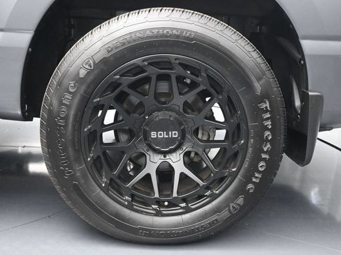 Used 2019 Nissan Titan SV w/ SV Convenience Package RWD image 22