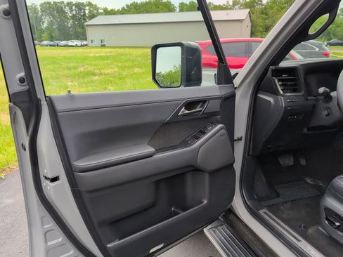 Used 2025 Lexus GX 550 w/ Cold Area Package AWD/4WD image 8