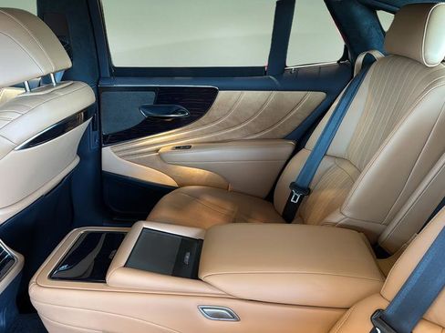 Certified 2025 Lexus LS 500 AWD w/ Luxury Package image 16