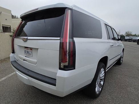 Used 2020 Cadillac Escalade ESV Platinum AWD/4WD image 5