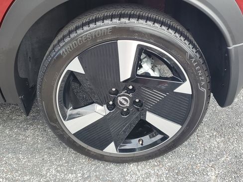 Certified 2025 Nissan Kicks SR image 9