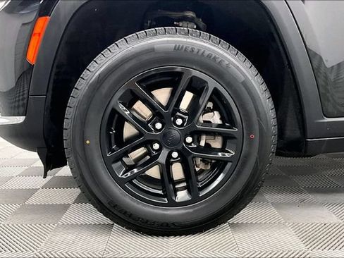 Used 2024 Jeep Grand Cherokee L Laredo AWD/4WD image 10