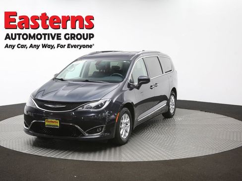 Used 2020 Chrysler Pacifica Touring-L FWD image 57