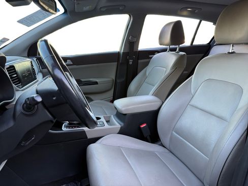 Used 2021 Kia Sportage EX w/ EX Technology Package image 9