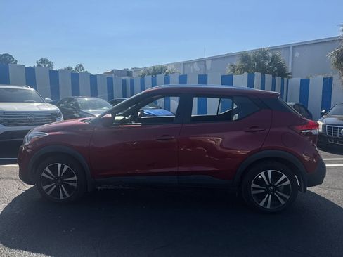 Used 2020 Nissan Kicks SV image 3
