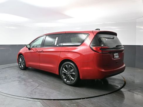 New 2026 Chrysler Pacifica Select image 7