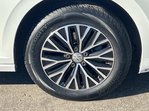 Certified 2020 Volkswagen Jetta SE image 27