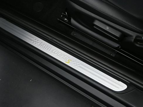 Used 2020 MINI Cooper SE w/ 6.5" Touchscreen Package image 9