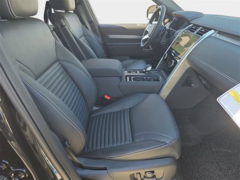 New 2026 Land Rover Discovery Limited Edition image 10