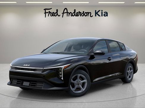 New 2025 Kia K4 LXS image 1
