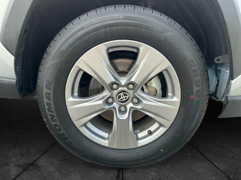 Used 2025 Toyota RAV4 XLE AWD/4WD image 15
