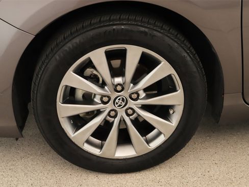 Used 2015 Toyota Camry XLE image 33