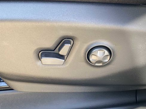 New 2026 Chrysler Pacifica Select AWD/4WD image 21