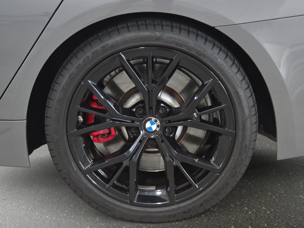 Used 2021 BMW M550i xDrive w/ Dynamic Handling Package AWD/4WD image 32