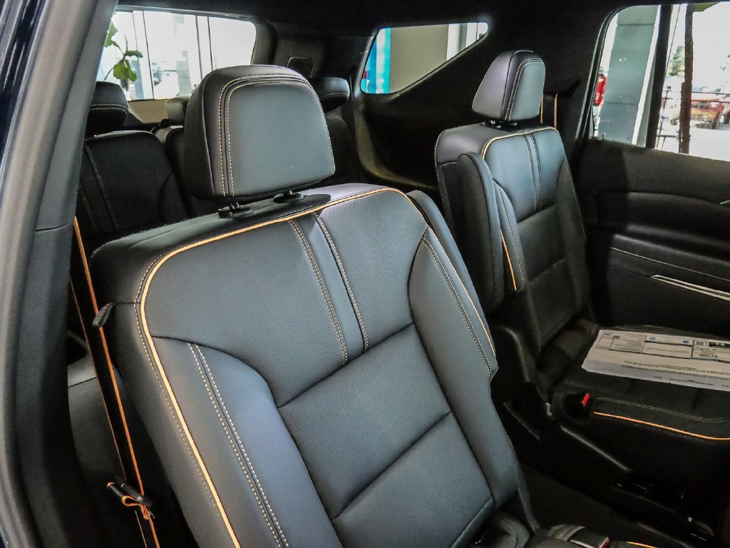 New 2027 Chevrolet Traverse High Country w/ LPO, Floor Liner Package AWD/4WD image 25