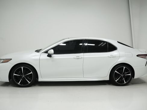 Used 2018 Toyota Camry XSE image 7