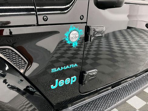 Used 2019 Jeep Wrangler Unlimited Sahara w/ Uconnect 4C Nav & Sound Group AWD/4WD image 9