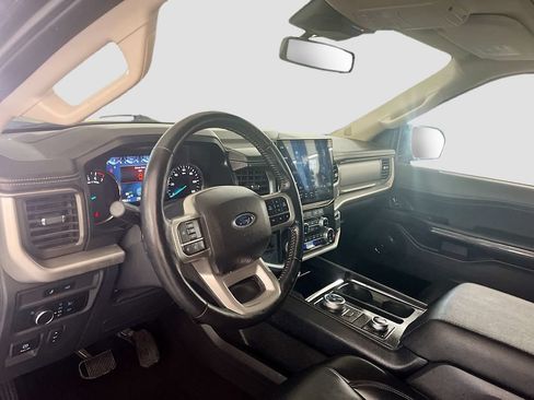 Used 2023 Ford Expedition XLT AWD/4WD image 9