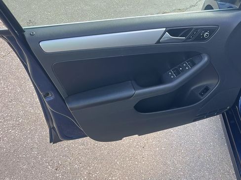 Used 2013 Volkswagen Jetta SE FWD image 9