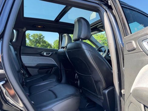 Used 2023 Jeep Compass Latitude w/ Sun and Sound Group AWD/4WD image 10