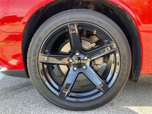 Used 2022 Dodge Challenger SXT image 11