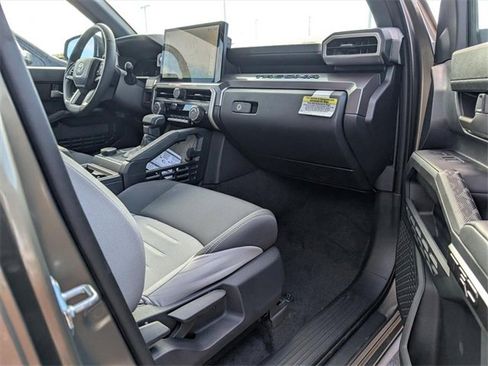 Used 2025 Toyota Tacoma TRD Sport image 22