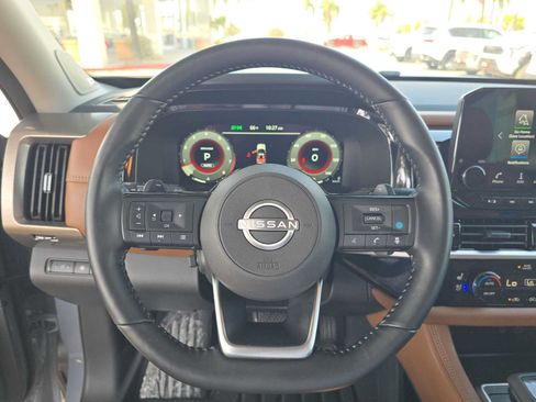 Used 2025 Nissan Pathfinder Platinum AWD/4WD image 24