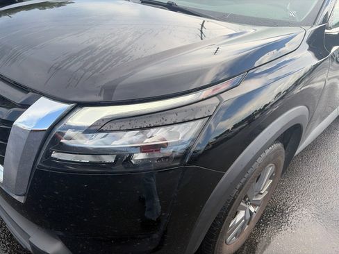 Used 2025 Nissan Pathfinder SV FWD image 18