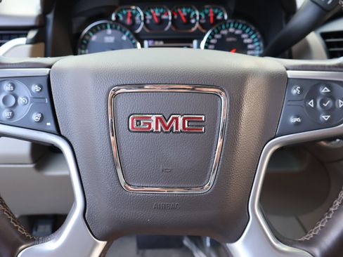 Used 2020 GMC Yukon SLT w/ Premium Edition image 28