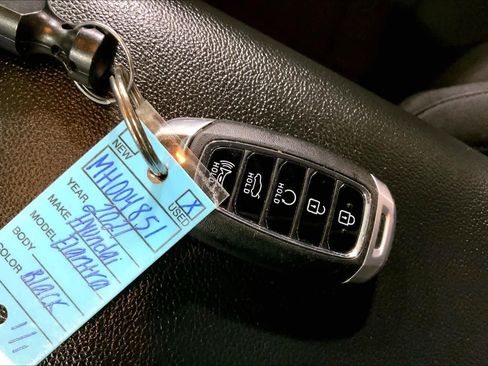 Used 2021 Hyundai Elantra SEL image 14