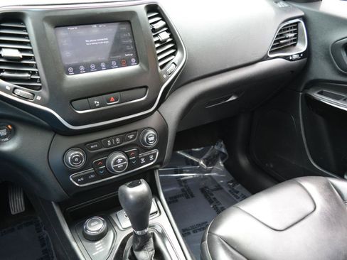 Used 2019 Jeep Cherokee Latitude Plus AWD/4WD image 22