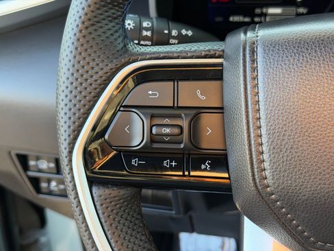 Used 2025 Toyota Sequoia Platinum AWD/4WD image 17