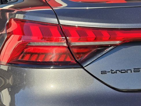 Used 2023 Audi e-tron GT Premium Plus image 9