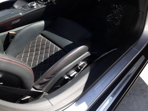 Used 2017 Audi R8 V10 w/ Carbon Exterior Package AWD/4WD image 28