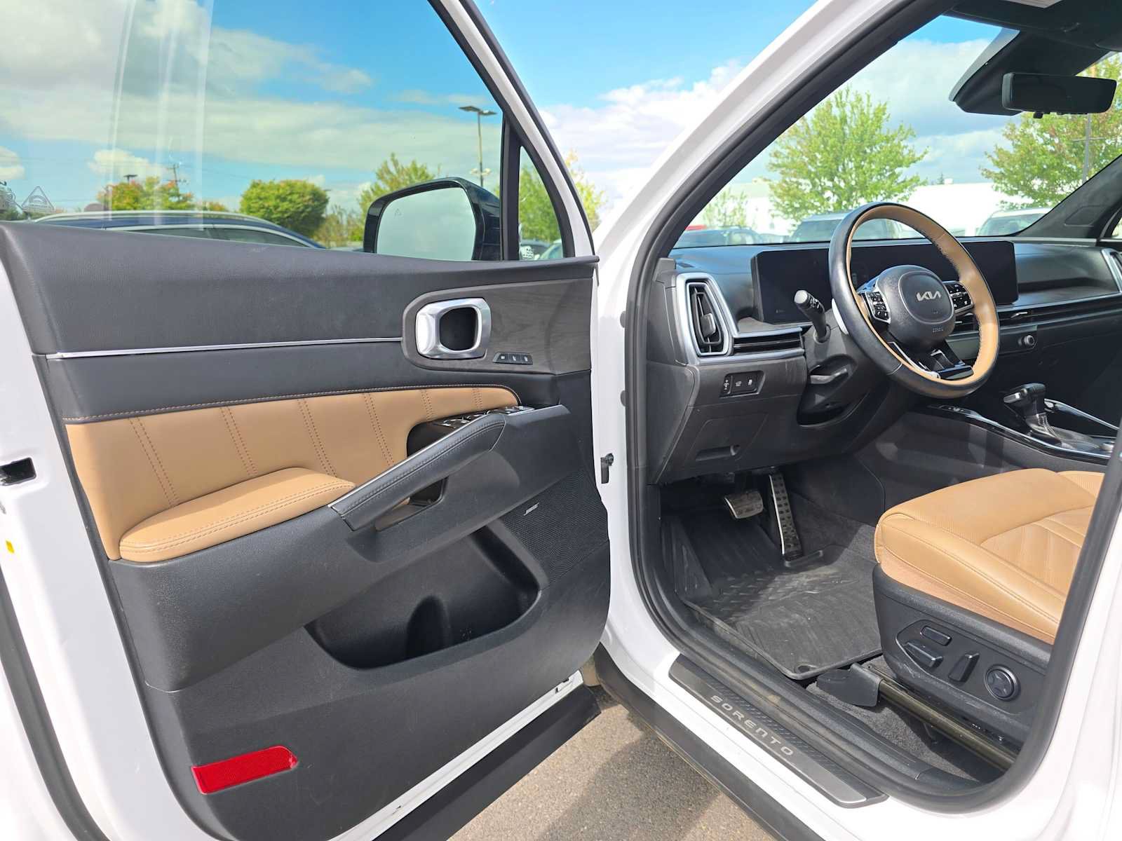 Used 2024 Kia Sorento SX Prestige w/ Olive Brown Leather Package AWD/4WD image 23