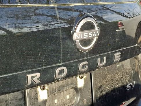 Used 2024 Nissan Rogue SV FWD image 9
