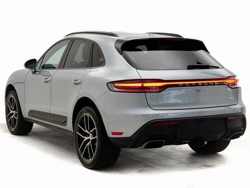 Used 2025 Porsche Macan image 3
