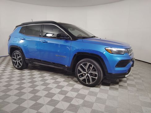 Used 2025 Jeep Compass Limited w/ Elite Group image 7