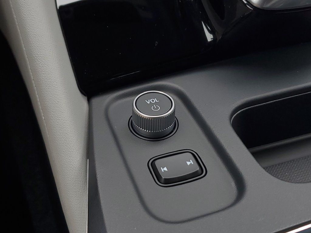 Certified 2026 Acura MDX w/ Technology Package FWD image 29