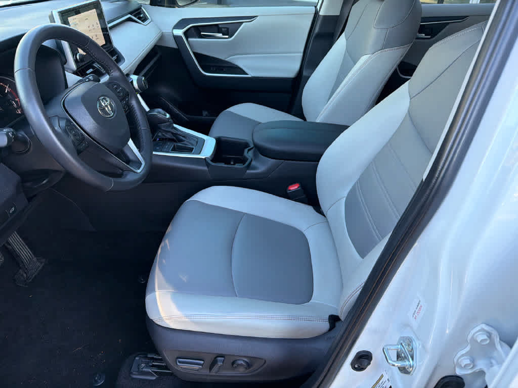 Used 2025 Toyota RAV4 XLE Premium FWD image 9