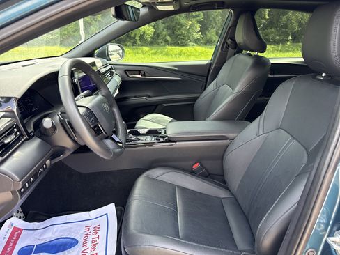 Used 2025 Toyota Camry XSE FWD image 11