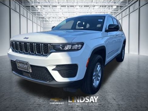 Used 2023 Jeep Grand Cherokee Laredo w/ Luxury Tech Group I image 2