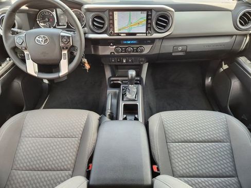 Used 2022 Toyota Tacoma SR5 RWD image 18
