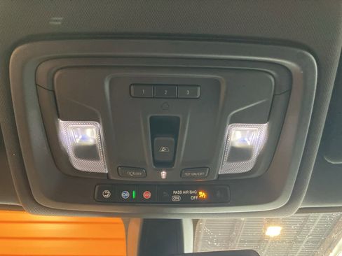 Used 2019 Chevrolet Silverado 1500 High Country image 24