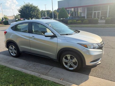 Used 2016 Honda HR-V LX image 4