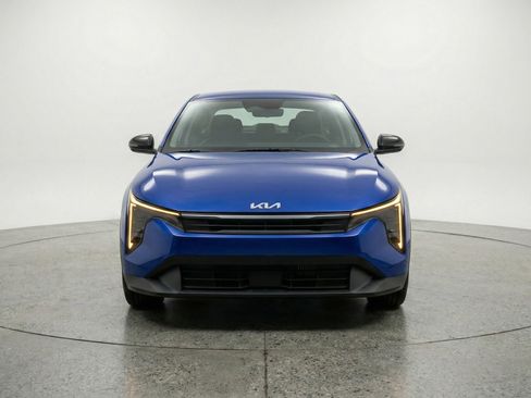 Used 2025 Kia K4 LXS image 2