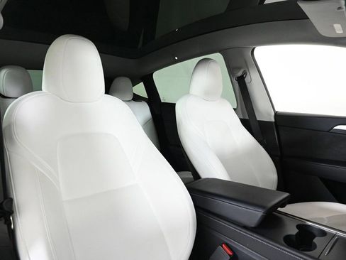 Used 2024 Tesla Model Y 2WD image 15