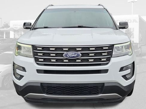 Used 2017 Ford Explorer XLT FWD image 5