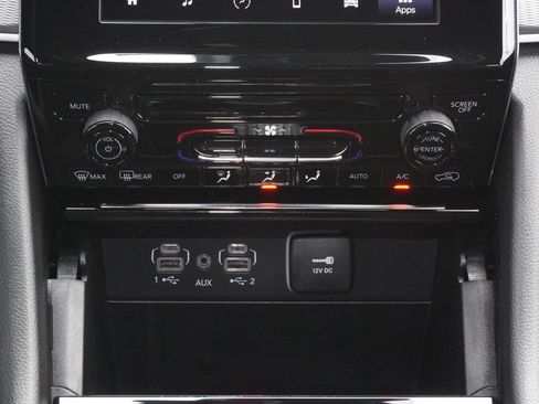 Used 2025 Jeep Grand Cherokee Laredo AWD/4WD image 16