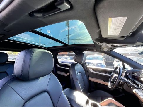 Used 2024 Porsche Cayenne image 24